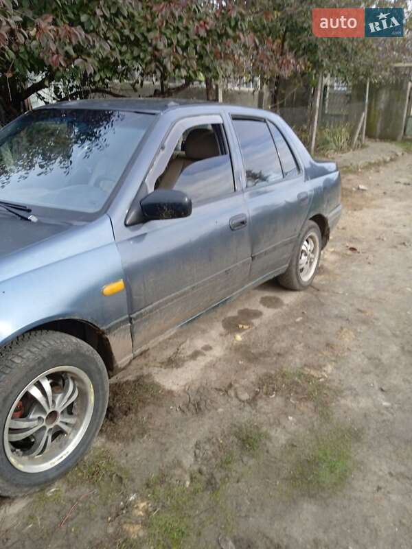 Седан Nissan Sunny 1991 в Сараті