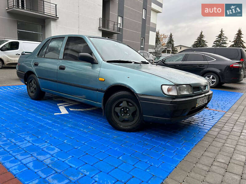 Седан Nissan Sunny 1995 в Івано-Франківську