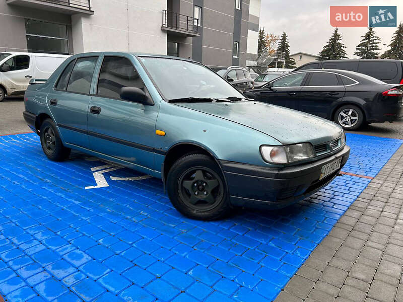 Седан Nissan Sunny 1995 в Івано-Франківську