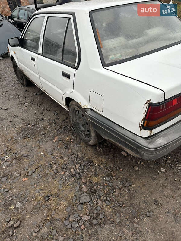 Седан Nissan Sunny 1989 в Луцке