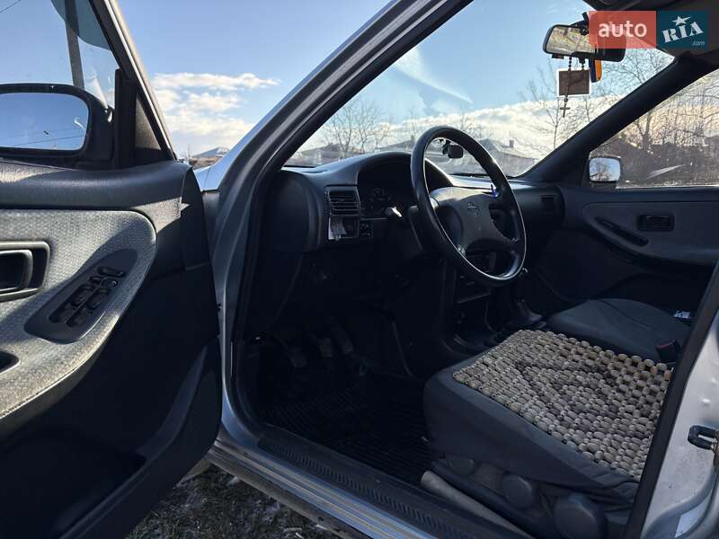 Седан Nissan Sunny 1995 в Бориславе