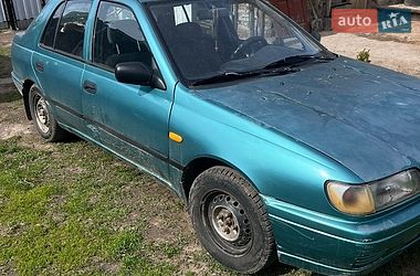 Седан Nissan Sunny 1995 в Гайвороні