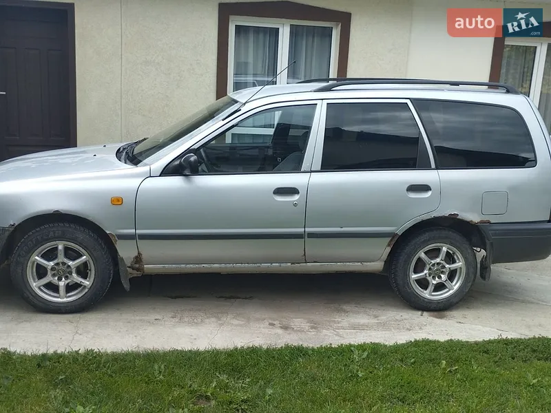 Nissan Sunny 1992