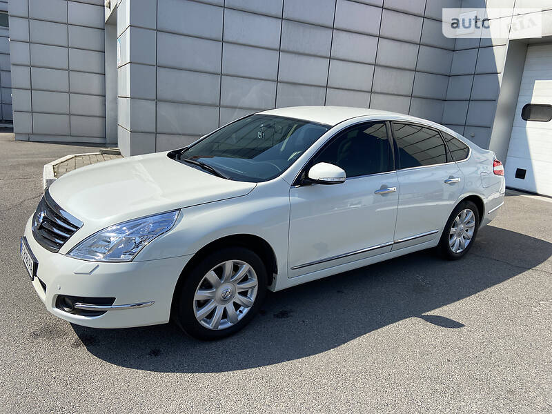 Седан Nissan Teana 2010 в Днепре