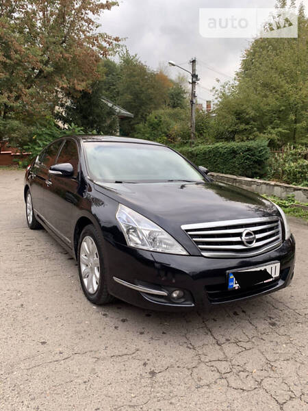 Седан Nissan Teana 2010 в Львові
