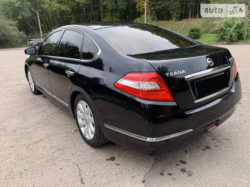 Седан Nissan Teana 2010 в Львові
