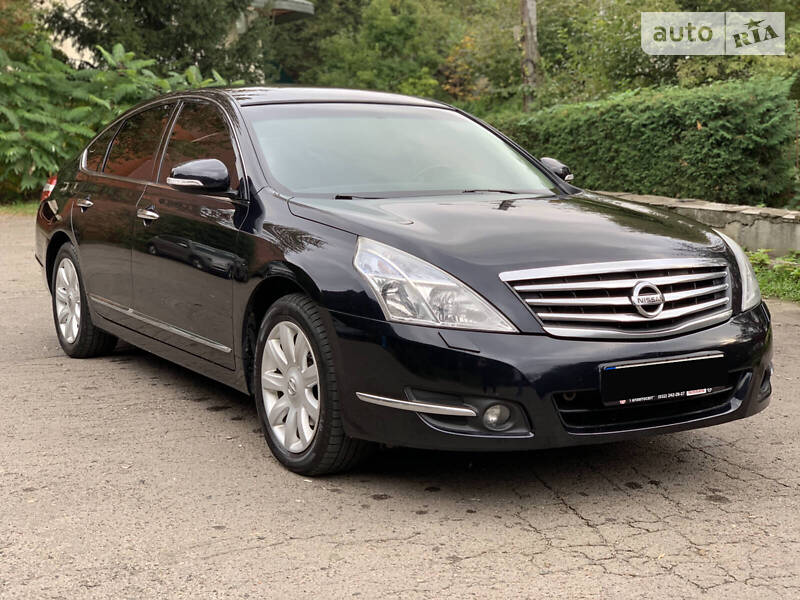 Седан Nissan Teana 2010 в Львові