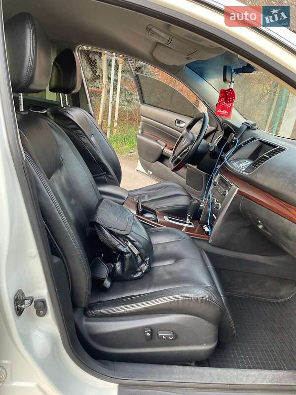 Седан Nissan Teana 2011 в Хмельницком
