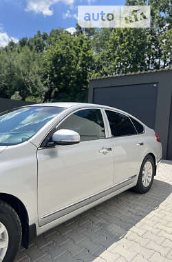 Седан Nissan Teana 2010 в Чернівцях