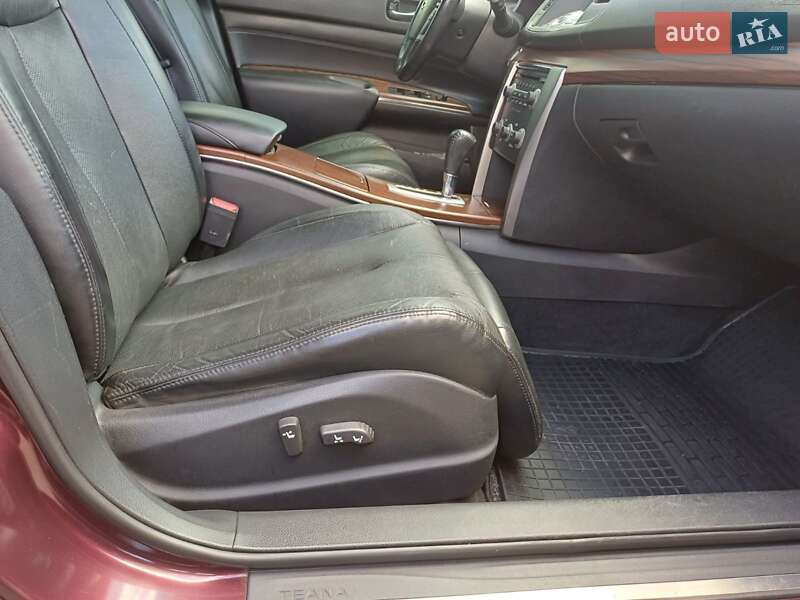 Седан Nissan Teana 2010 в Черкасах