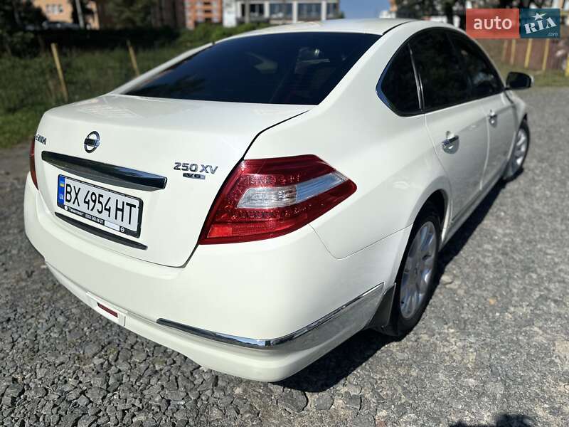 Седан Nissan Teana 2011 в Хмельницком