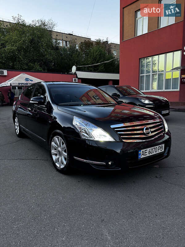 Седан Nissan Teana 2011 в Кривому Розі