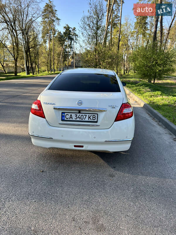 Седан Nissan Teana 2012 в Черкасах