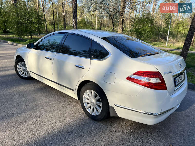 Седан Nissan Teana 2012 в Черкасах