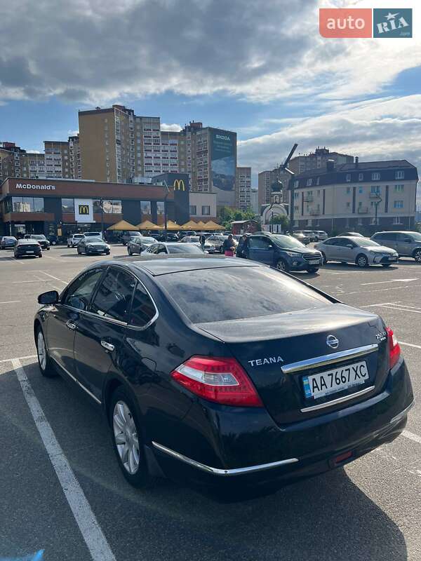 Седан Nissan Teana 2011 в Киеве