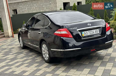 Седан Nissan Teana 2012 в 