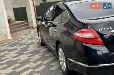 Седан Nissan Teana 2012 в 
