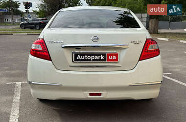 Седан Nissan Teana 2012 в 