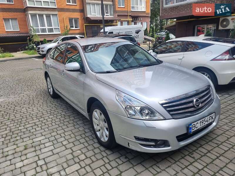 Седан Nissan Teana 2010 в Львове