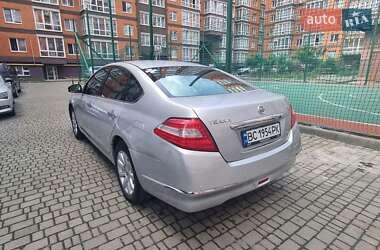 Седан Nissan Teana 2010 в 