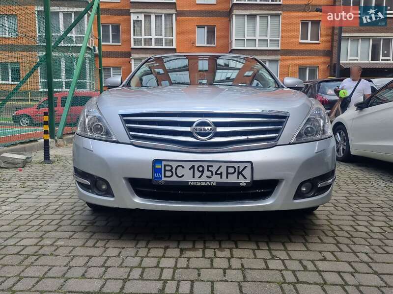 Седан Nissan Teana 2010 в Львове
