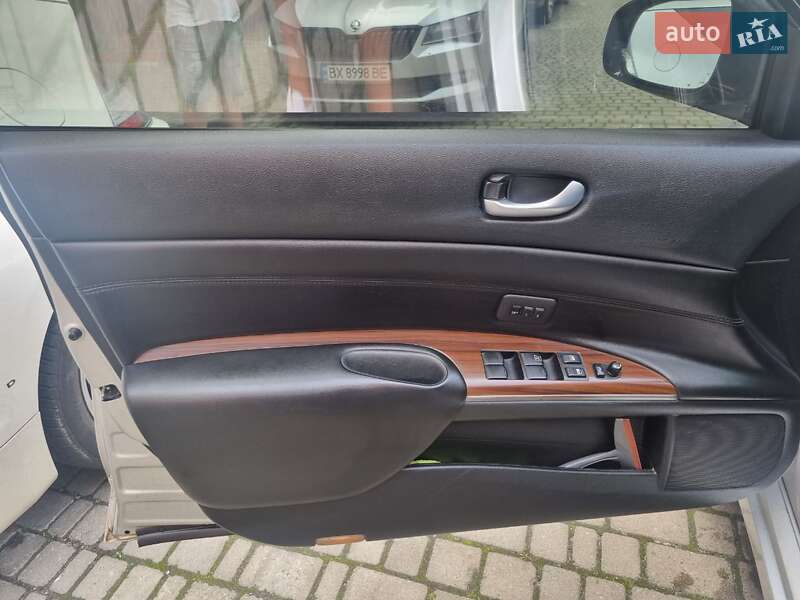 Седан Nissan Teana 2010 в Львове