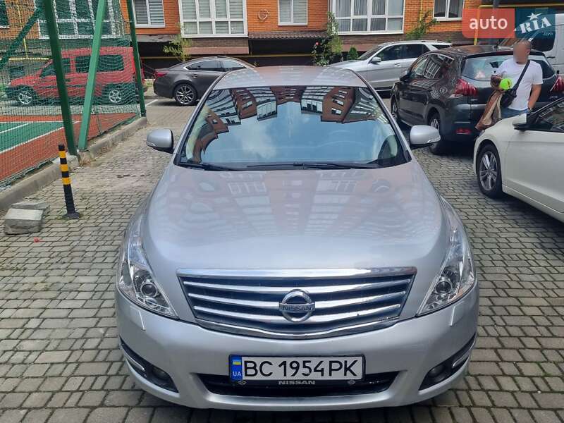 Седан Nissan Teana 2010 в Львове