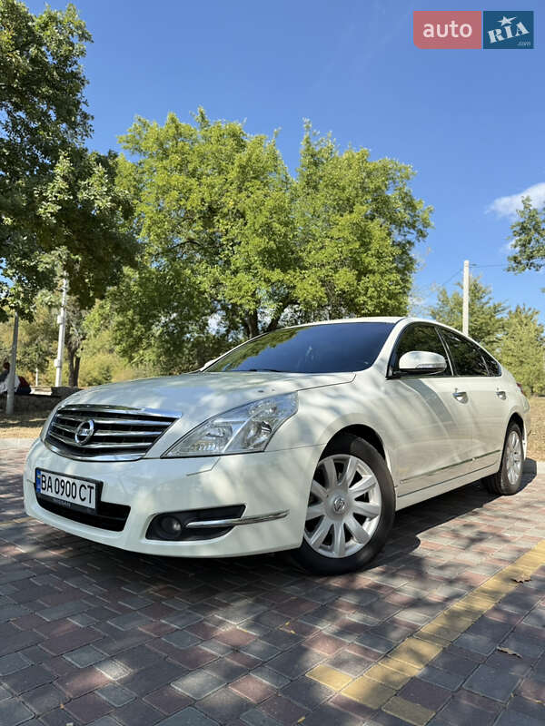 Седан Nissan Teana 2010 в Кропивницком
