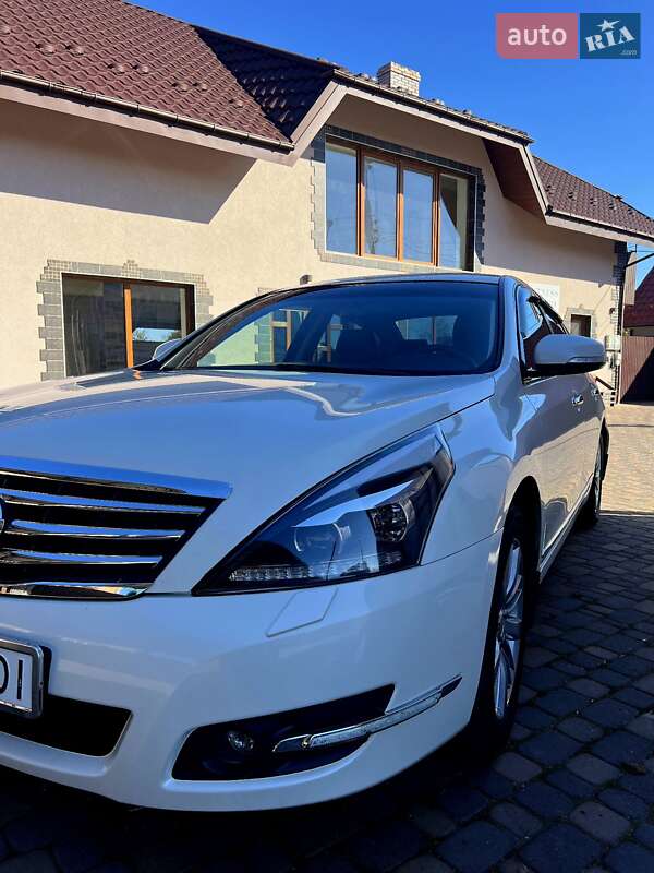 Седан Nissan Teana 2013 в Чернівцях