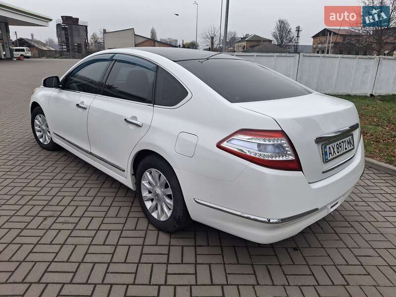Седан Nissan Teana 2011 в Житомире