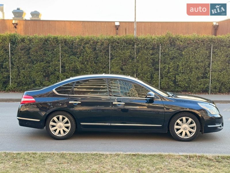 Седан Nissan Teana 2010 в Києві