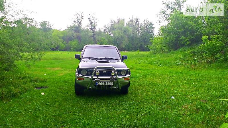 Позашляховик / Кросовер Nissan Terrano II 1999 в Києві