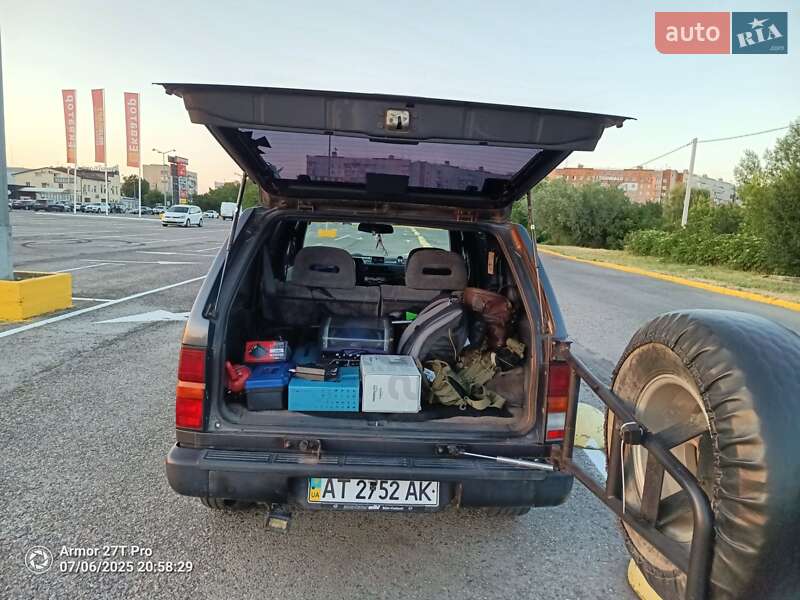 Позашляховик / Кросовер Nissan Terrano 1988 в Чернівцях