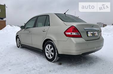 Седан Nissan TIIDA 2008 в Киеве