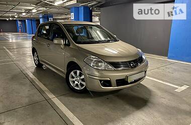 Хетчбек Nissan TIIDA 2012 в 