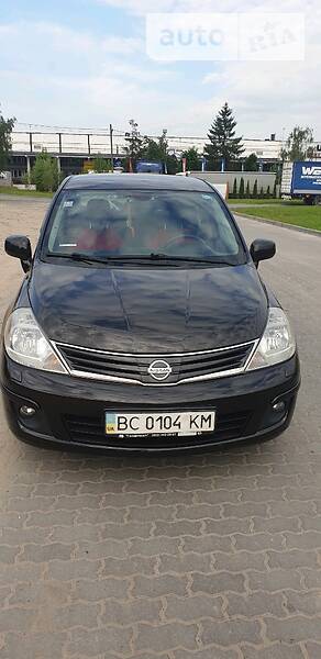 Седан Nissan TIIDA 2011 в 