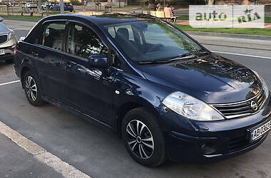 Nissan TIIDA 2012