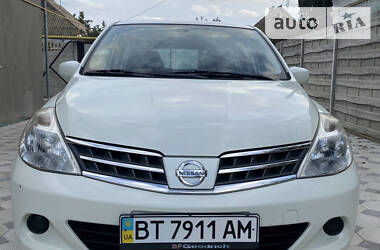 Хэтчбек Nissan TIIDA 2009 в Новой Каховке