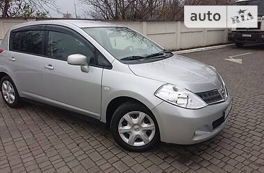 Nissan TIIDA 2011