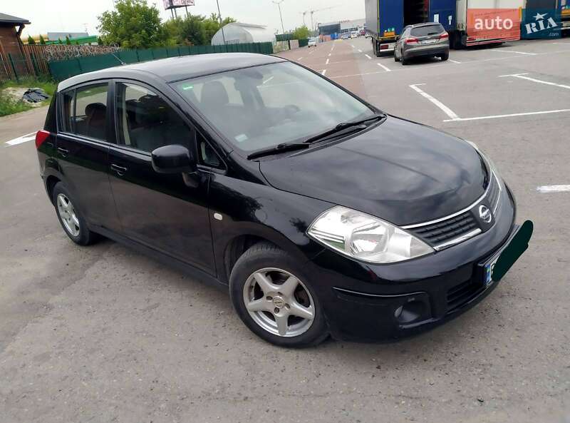 Nissan TIIDA 2008