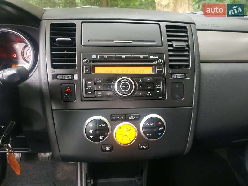 Хэтчбек Nissan TIIDA 2008 в Львове