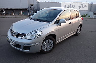 Nissan TIIDA 2012