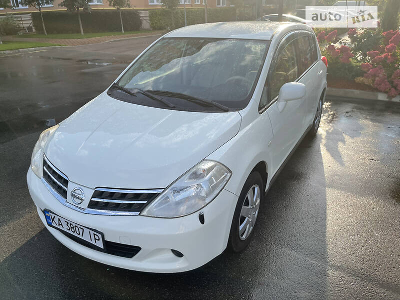 Хэтчбек Nissan TIIDA 2010 в Киеве