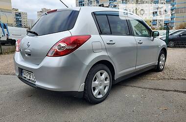 Хэтчбек Nissan TIIDA 2010 в Киеве