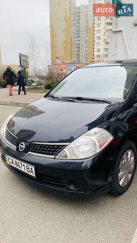 Седан Nissan TIIDA 2007 в Киеве