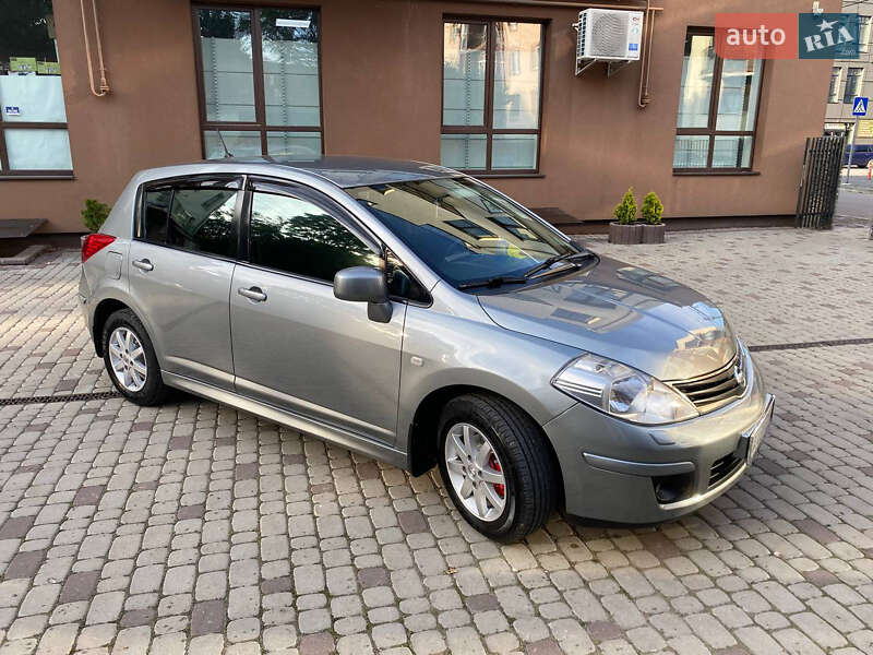 Хэтчбек Nissan TIIDA 2011 в Коломые