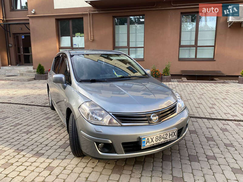 Хэтчбек Nissan TIIDA 2011 в Коломые