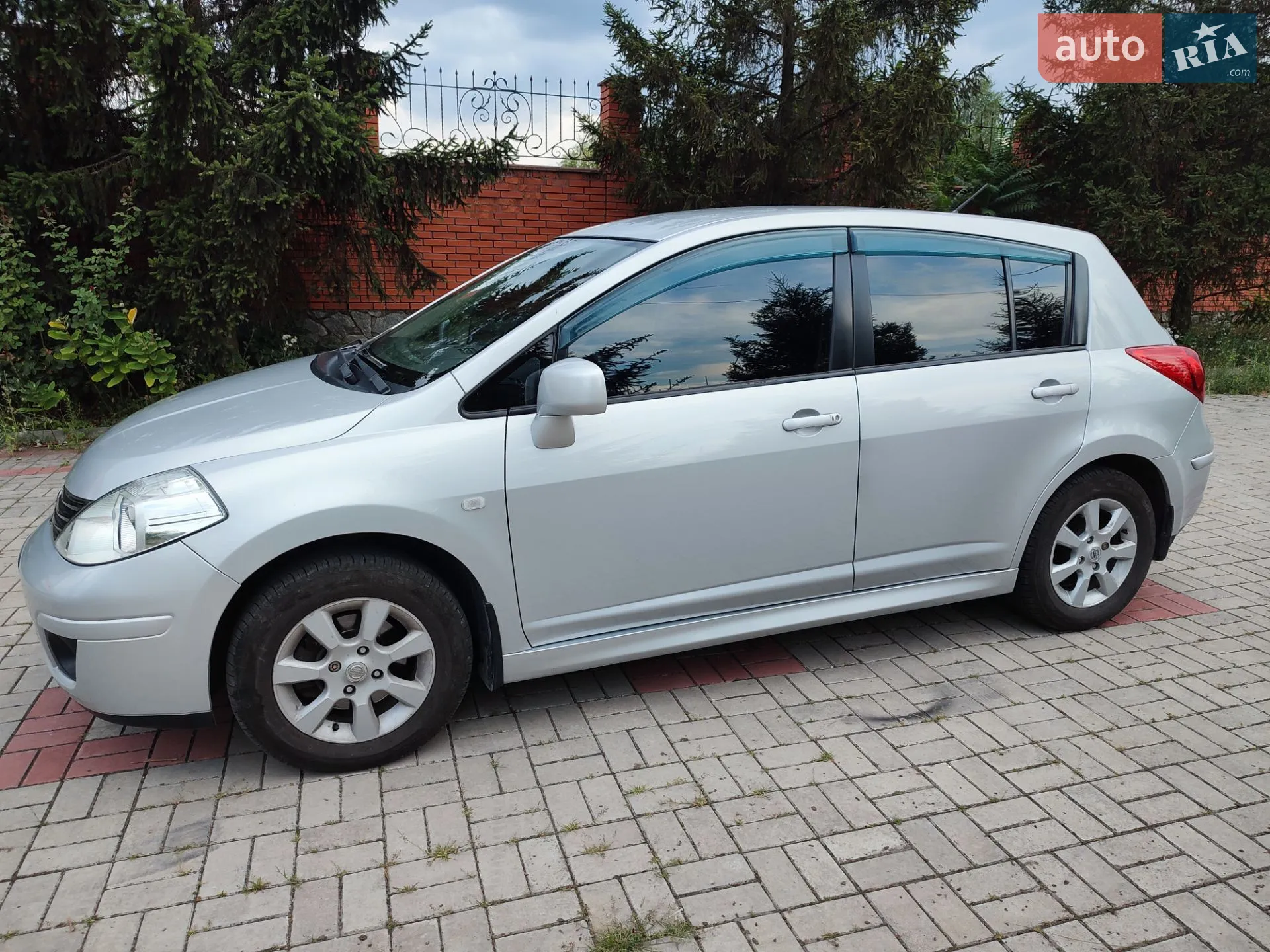 2011 Nissan Tiida - фото 1