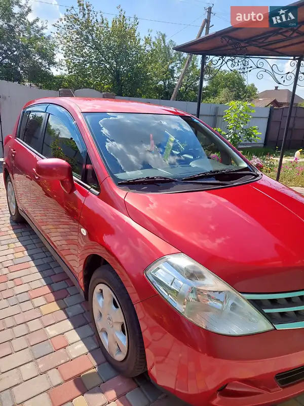 Nissan TIIDA 2012