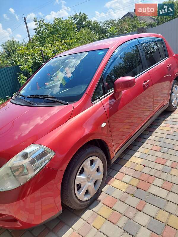 Хетчбек Nissan TIIDA 2012 в Ніжині